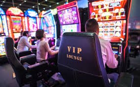 Dashboard permainan Lightning Baccarat dengan statistik dan riwayat taruhan